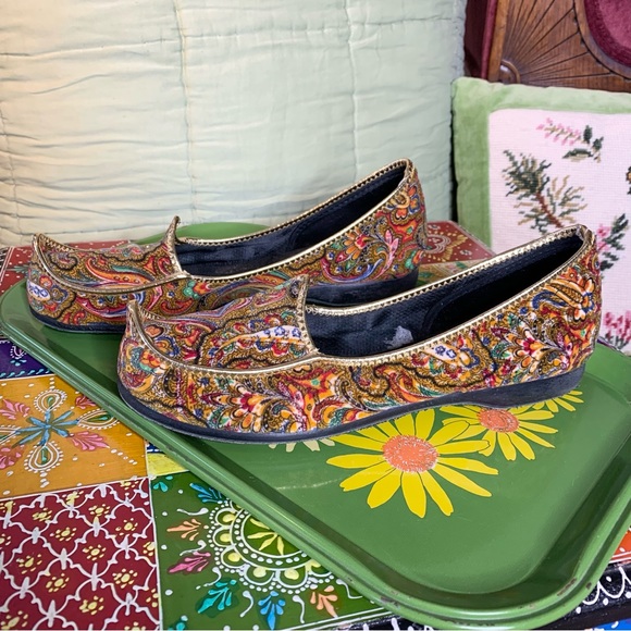 Velvet Pointed Toe Slippers - Picture 3 of 8